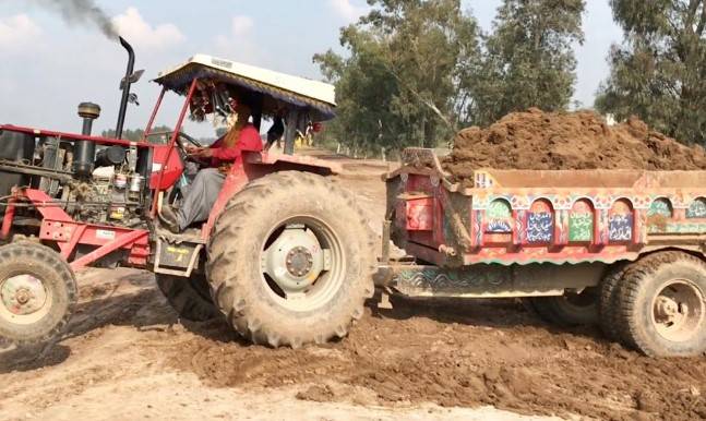 Tractor-snatching robber shot dead by citizen