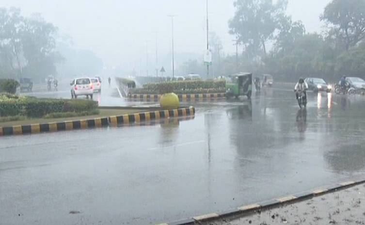 Mercury dips after heavy rain in Lahore