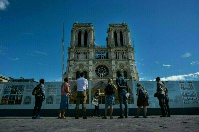 Notre-Dame sued for English-only translations