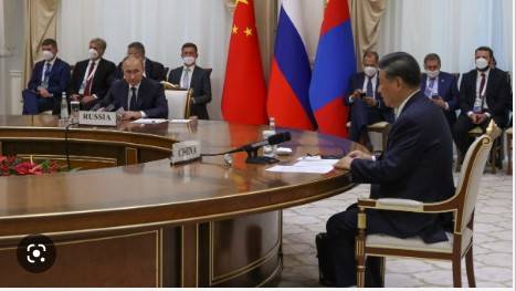 President Xi Jinping holds large-group talks with Putin