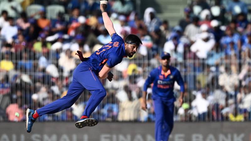 India's Pandya, Kuldeep hold Australia to 269 in ODI decider