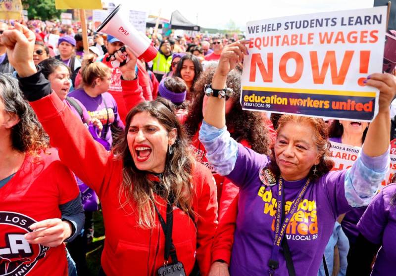 Los Angeles school strikers get 30 percent pay hike