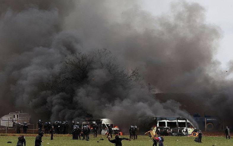 New violent clashes rock France in water protest