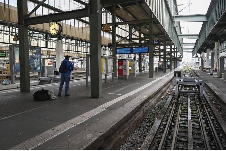 Transport 'mega-strike' hits Germany