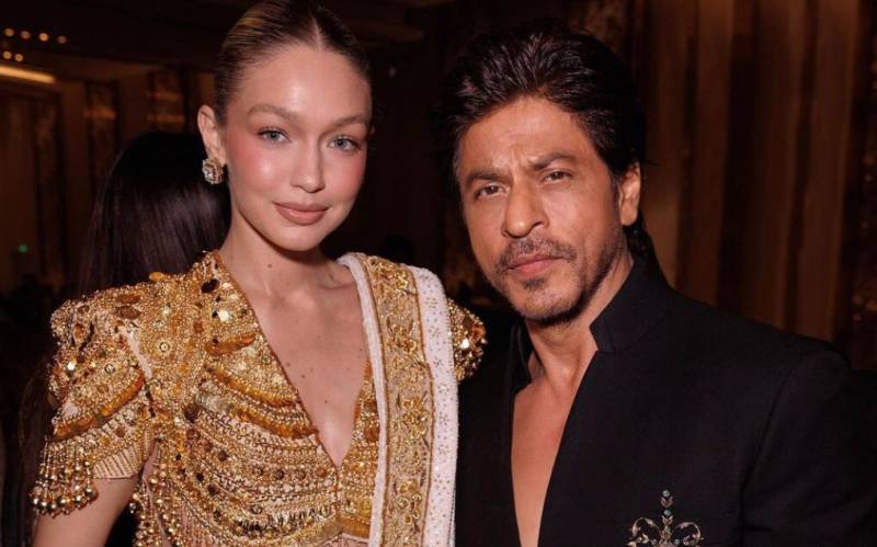 Indian journos go berserk after spotting American supermodel