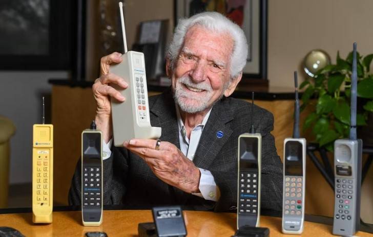 Take your eyes off your mobile phone, says inventor, 50 years on