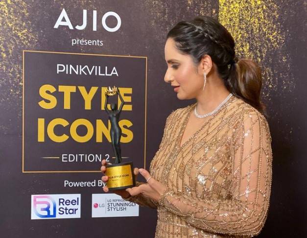 Sania Mirza wins the Super Glam Sports Star of the Year award