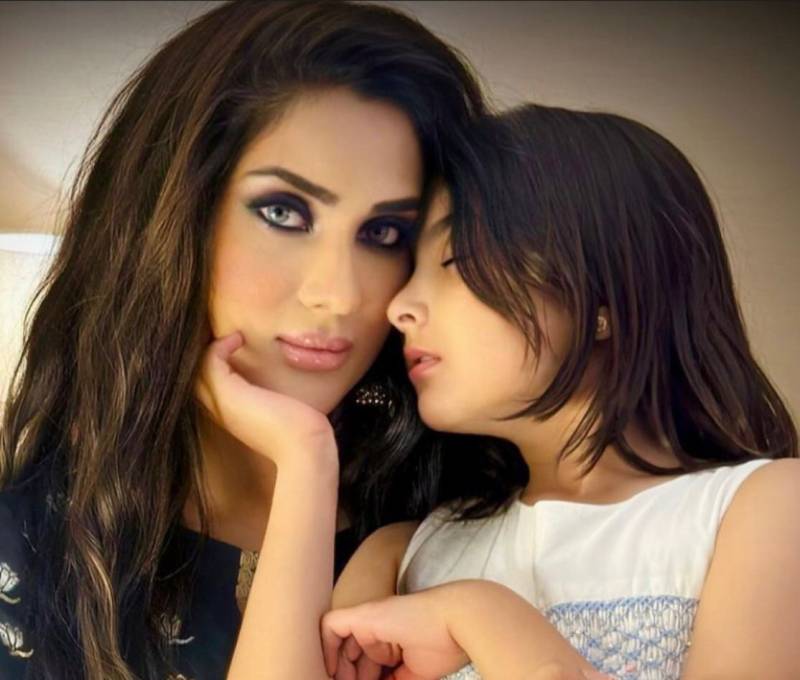 Fiza Ali’s awe-inspiring chemistry with her little one wins hearts