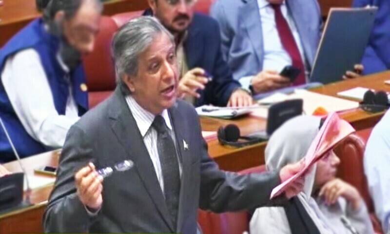 Parliament again approves bill to curtail CJP's powers