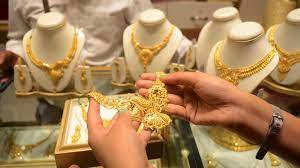 Gold price sees decline after dollar’s devaluation against Pak rupee