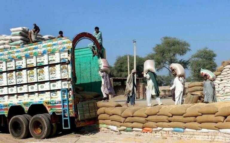 Attempt to smuggle 10 truckloads of wheat foiled