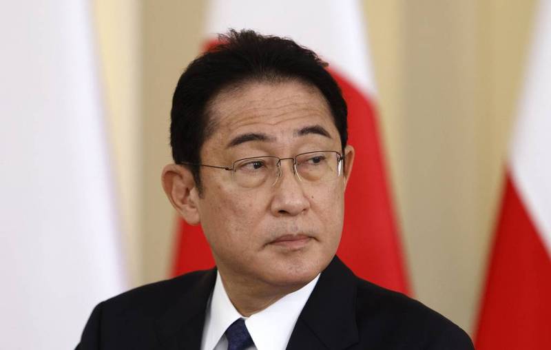 Japan PM safe after bomb blast