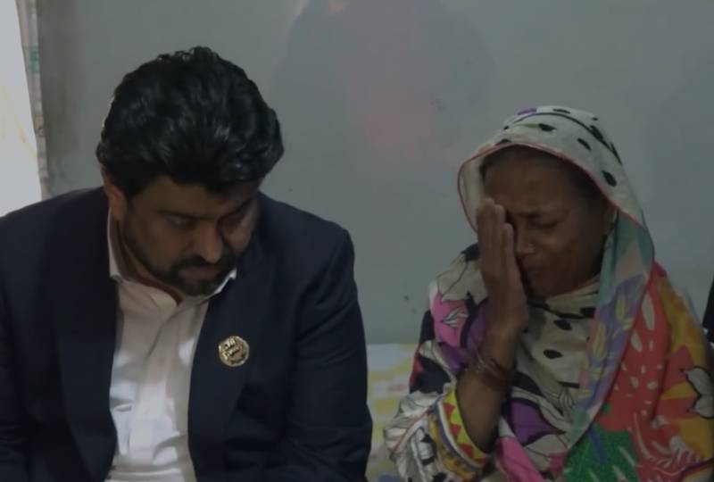 Sindh governor visits families of martyred firemen