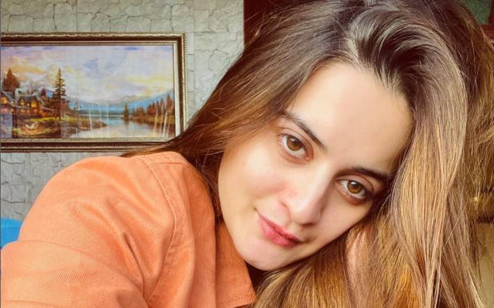 Aimen Khan shares video from Masjid Hagia Sophia, Turkey