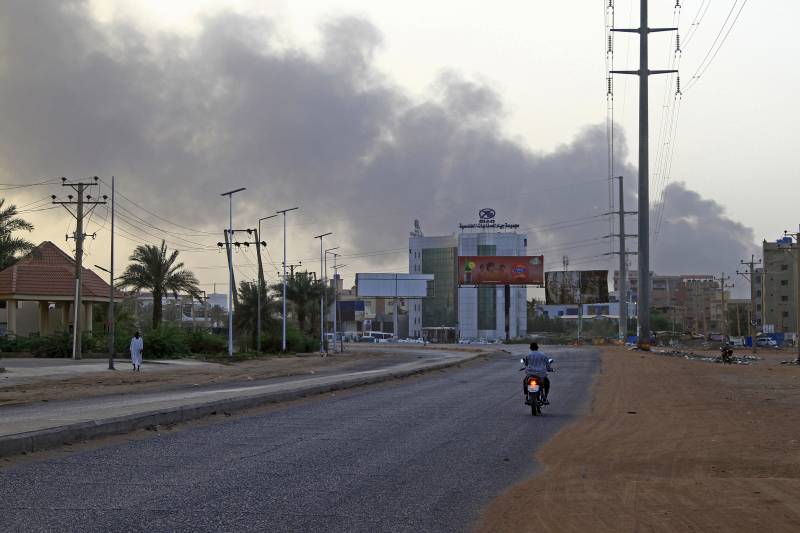 Death toll rises to near 100 as fighting rages in Sudan