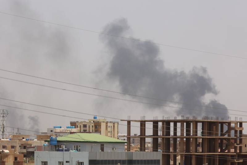 Blasts shake Sudan capital on 4th day of fighting, lawlessness