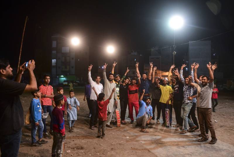 Pakistan street cricket comes to life after dark during Ramadan