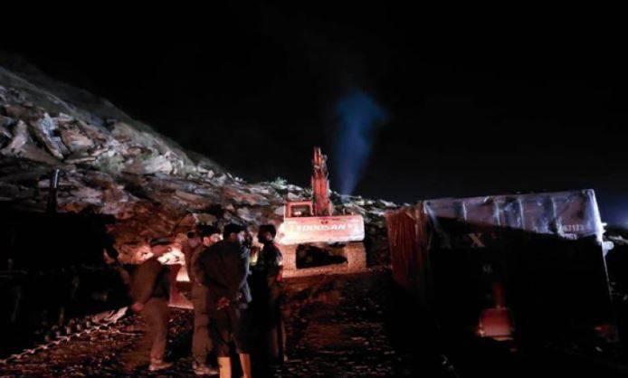 Torkham landslide death toll hits 6 