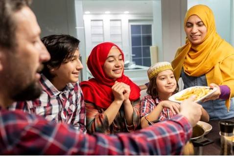 Family get-togethers will prove great fun, predict stars