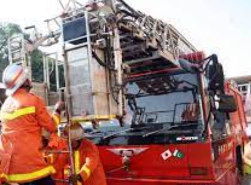 Factory on fire in Karachi 