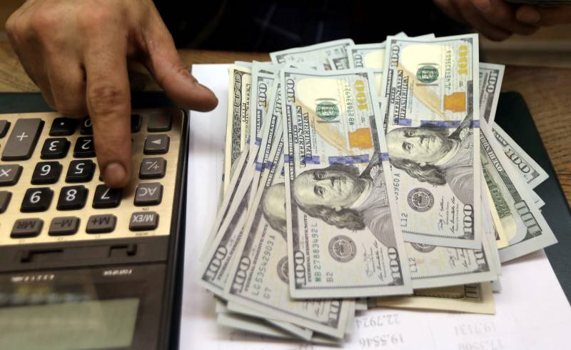 US dollar snaps losing streak against Pakistani rupee