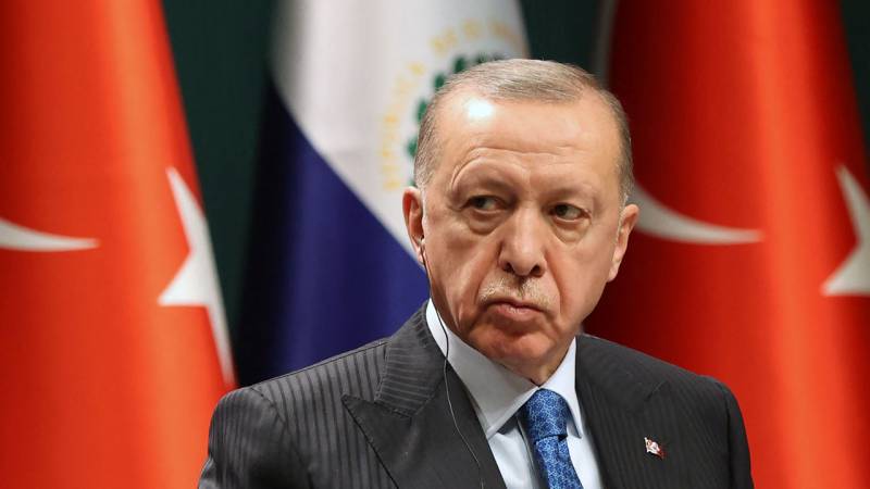 Ailing Erdogan spends third day away from campaign trail