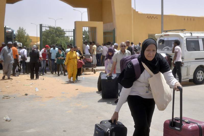 Sudan truce extended, but airstrikes continue