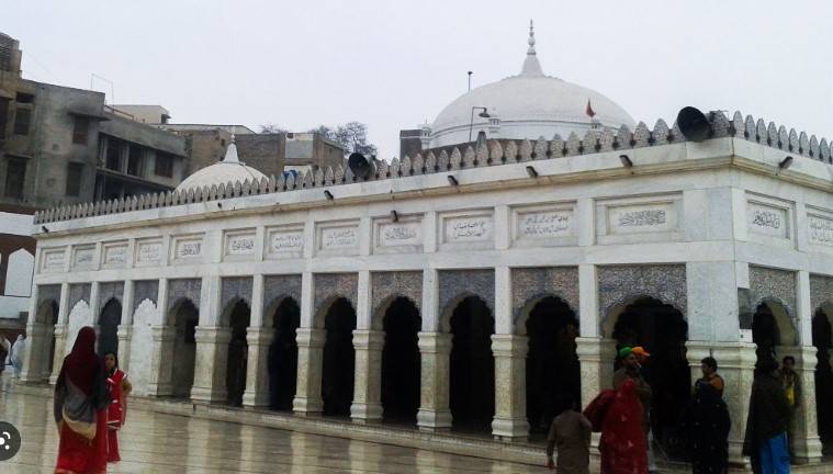 Bride’s dance shoot at Baba Farid shrine draws ire