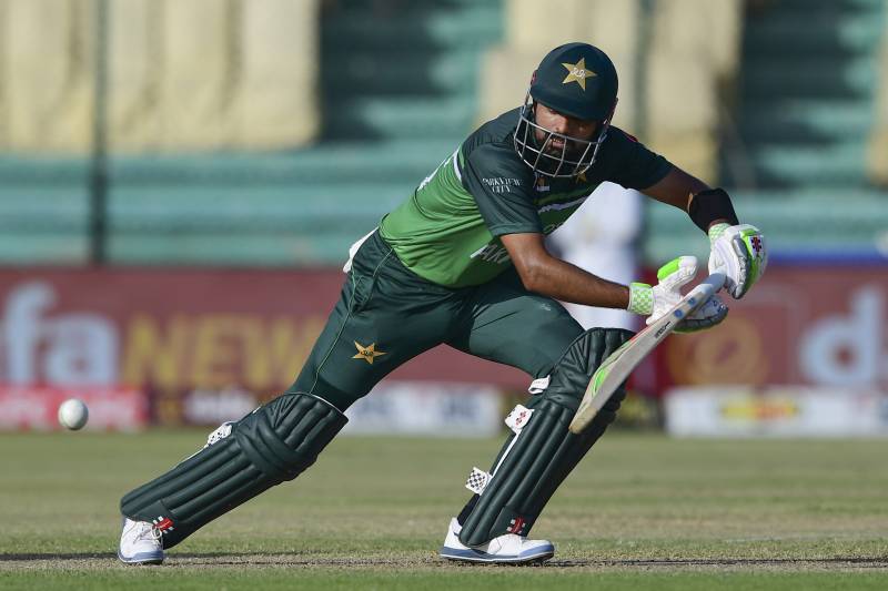Record-breaking Azam lifts Pakistan to 334-6 in fourth ODI