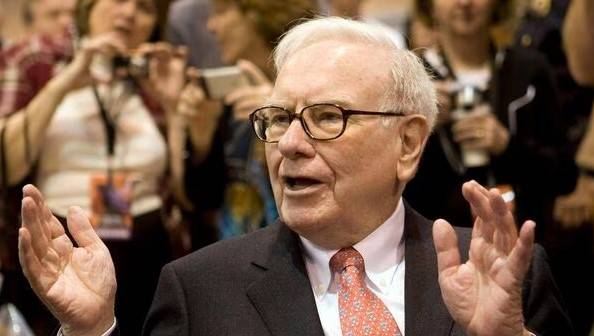Buffett faults US government handling of banking crisis