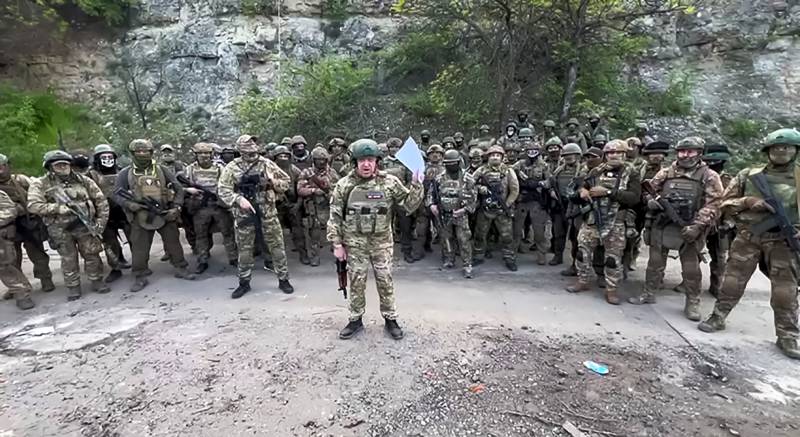 Wagner says Russia promises enough ammo to stay in Bakhmut