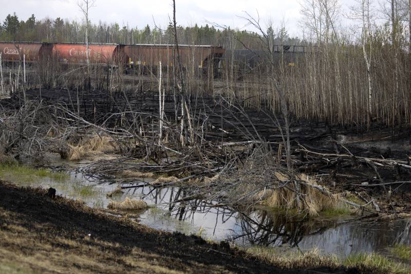 Canada wildfires slow allowing evacuees to return, but hot weather coming