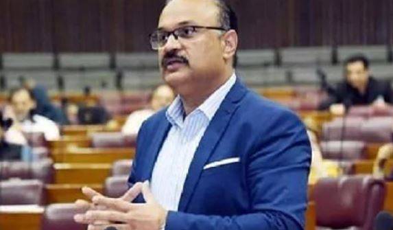 Police arrest PTI ex-MNA after six-hour wait outside court 