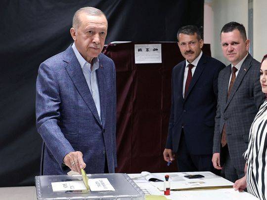 Erdogan takes early lead in Turkish election