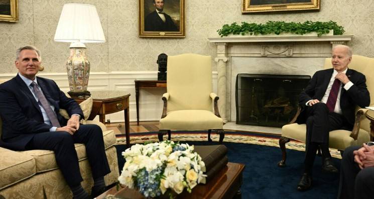 US debt talks on knife edge