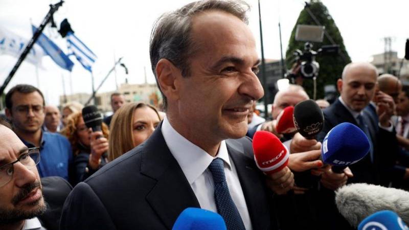 Greek PM's party wins, but no outright victory: first results