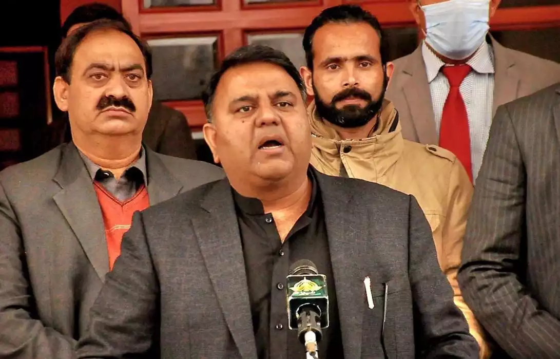 Fawad Ch rubbishes reports of contacts with Jehangir Khan Tareen