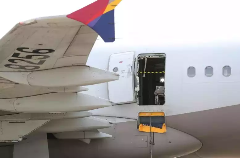 Asiana Airlines bans some emergency seats after door-opening accident