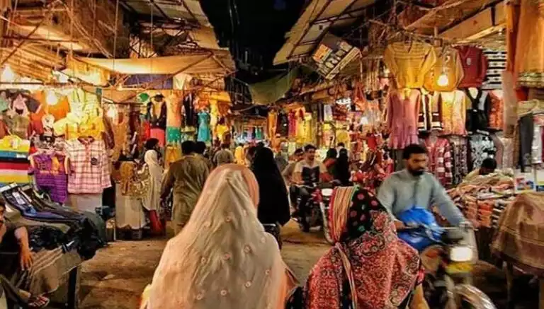Markets to remain open till 10pm in Lahore