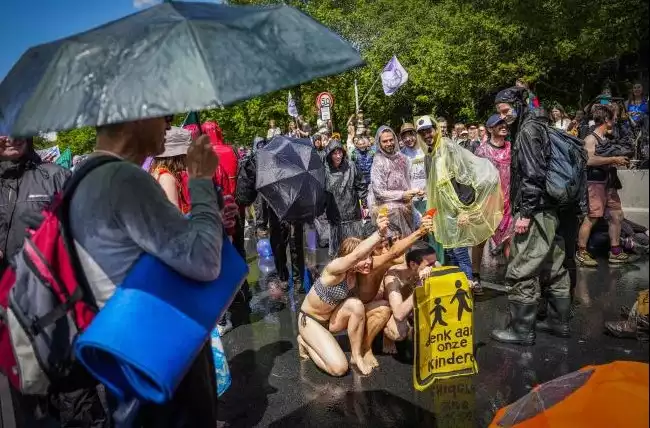 Over 1,500 arrested at climate protest in The Netherlands