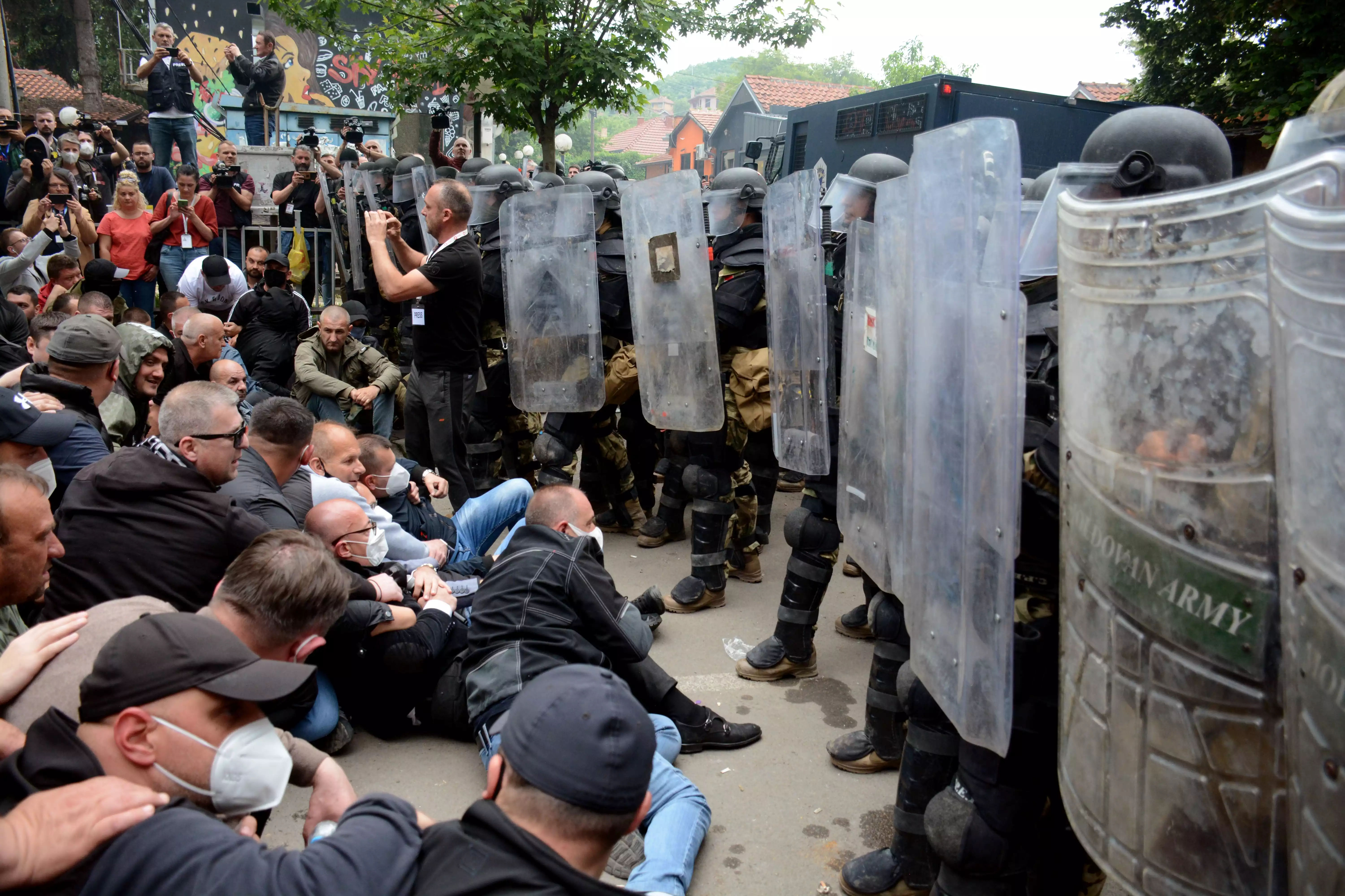 Over 30 Nato peacekeepers injured in Kosovo clashes