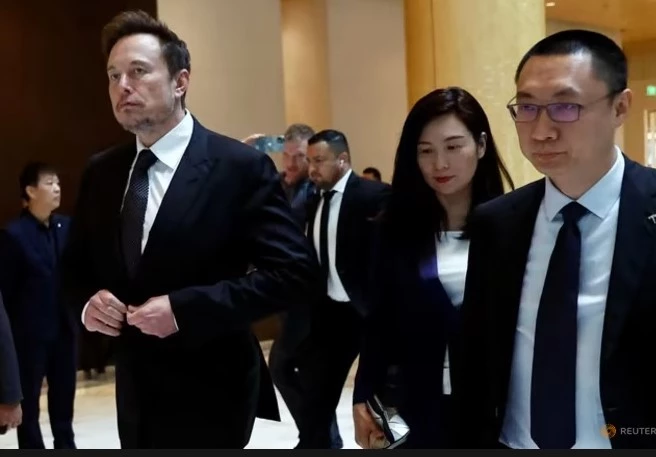 Musk talks 'new energy vehicles' with industry minister during China visit