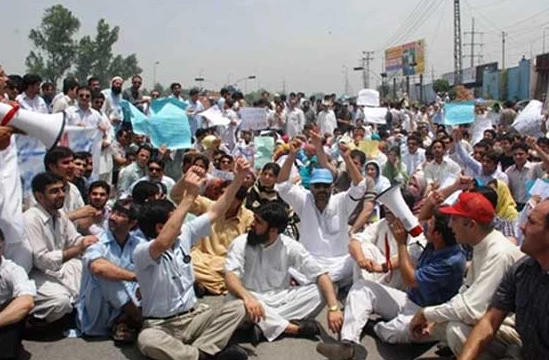 Staff protest against police torture of doctor, nurses at Lahore’s Children Hospital
