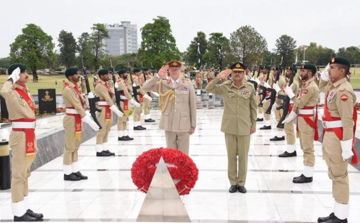 UK army chief meets Pakistani counterpart; visits martyrs' monument at GHQ.