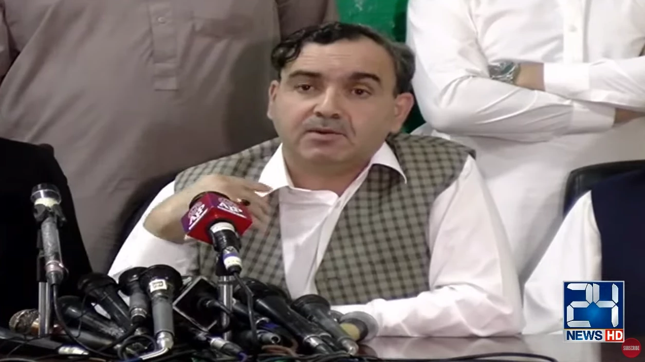 PTI ex-MNA Malik Jawad Hussain joins PPP with companions