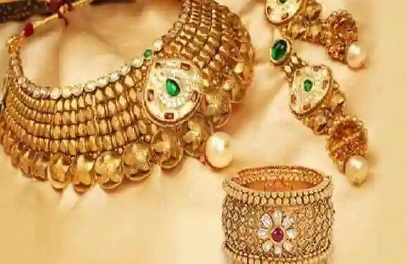Another big cut in gold prices in Pakistan