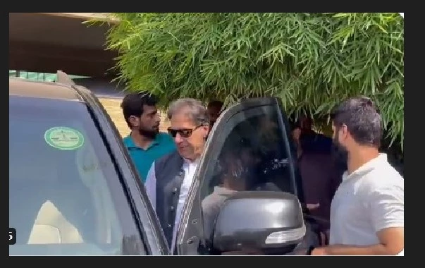 Imran Khan on way to Islamabad to attend hearing of 16 cases