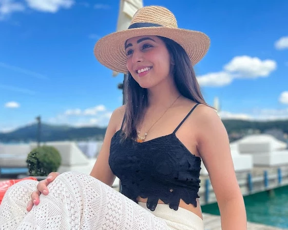 Ushna Shah’s Vienna adventure features contemporary ballet and lemon macaron