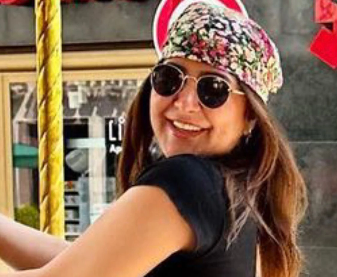 Areeba Habib’s Germany adventures feature infectious energy & hippy fashion choices