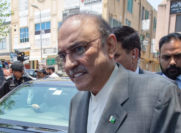 Asif Zardari leaves for Dubai for eye check-up
